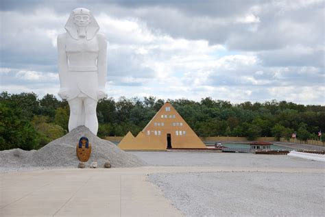 gurnee pyramid house